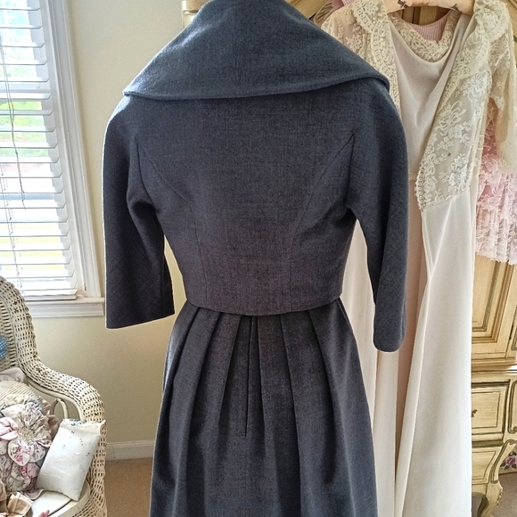 VINTAGE 1960s. DESIGNER,"MICHAEL NOVARESE" WOOL DRESS w/ MATCHING CROP JACKET! - Picture 4 of 16